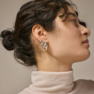 Find ENAMEL sølv hoops her