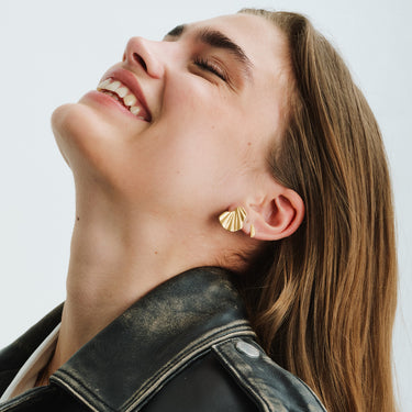 ENAMEL Copenhagen Øreringe, Wave Leaf Earrings Gold Plated