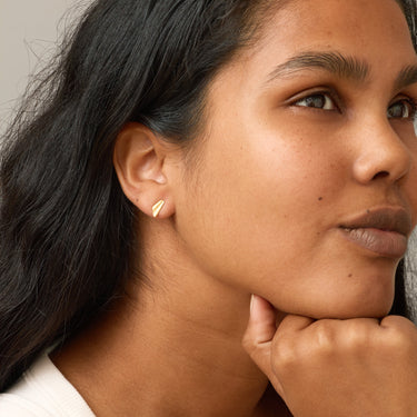 ENAMEL Copenhagen Øreringe, Wave Leaf Earrings Gold Plated