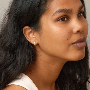 ENAMEL Copenhagen Øreringe, Wave Mini Earrings Gold Plated