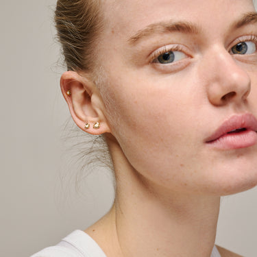 ENAMEL Copenhagen Ørestikker, Mini Sunshine Earrings Steel Blue