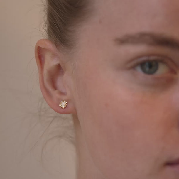 ENAMEL Copenhagen Ørestikker, Small Sunshine Earrings Daisy